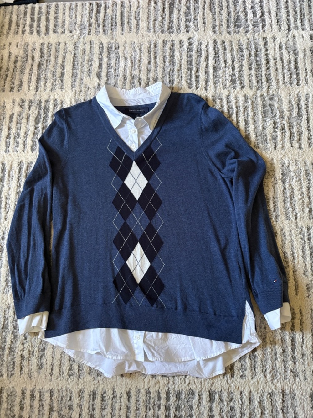 Tommy Hilfiger Women’s Navy V-Neck Argyle Sweater-White Shirt Detail-Large